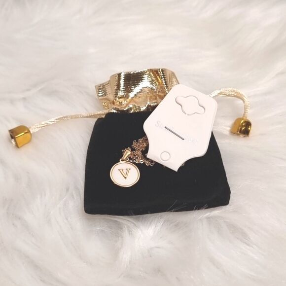 SHELL INITIAL PENDANT NECKLACE stainless steel gold plated U V or W - Picture 4 of 12